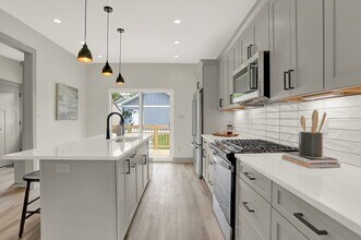 220 Sanders St in Indianapolis, IN - Building Photo - Building Photo