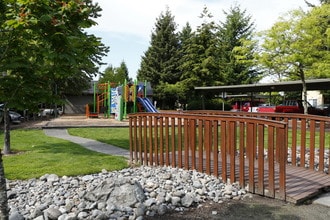 The Lodge at Madrona in Tacoma, WA - Building Photo - Building Photo