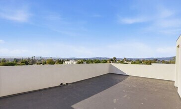 2835 S Redondo Blvd, Unit A in Los Angeles, CA - Building Photo - Building Photo