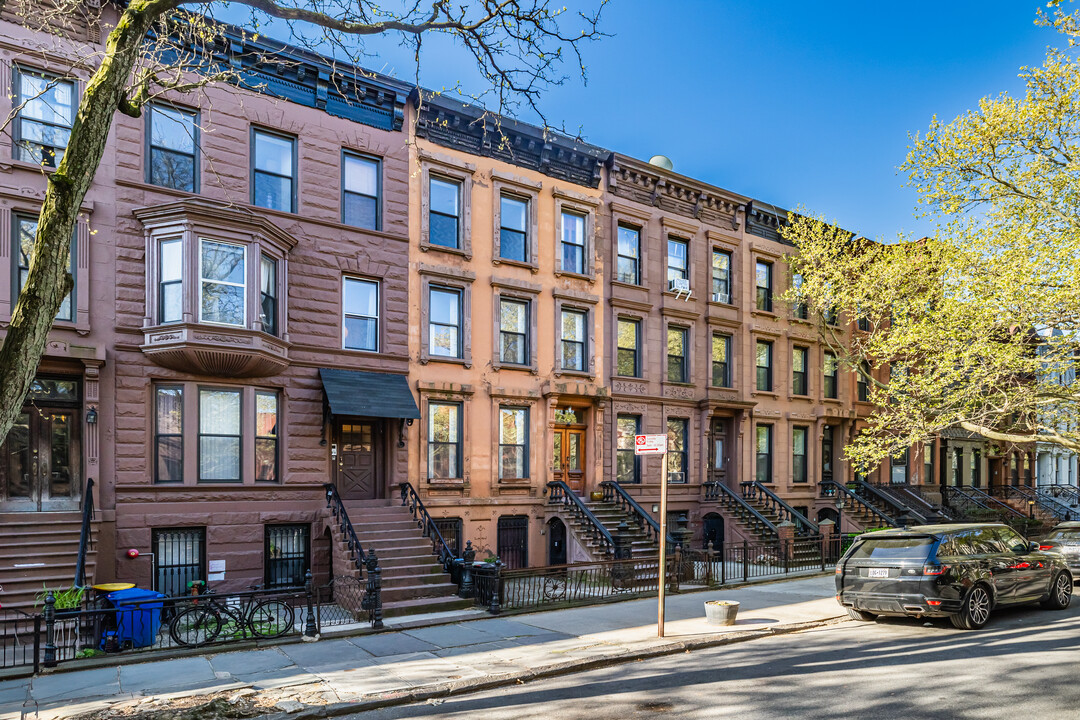 182 Macdonough St in Brooklyn, NY - Foto de edificio