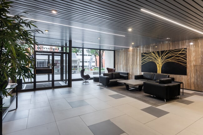 Le Jardin Apartments in Edmonton, AB - Building Photo - Lobby