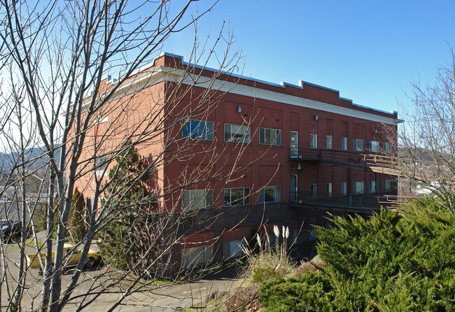 Benson Manor in Roseburg, OR - Building Photo - Building Photo