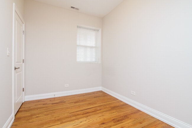 4905 W Cuyler Ave in Chicago, IL - Building Photo - Building Photo