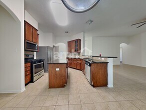 10006 Blissfull Valley Ln in Tomball, TX - Foto de edificio - Building Photo