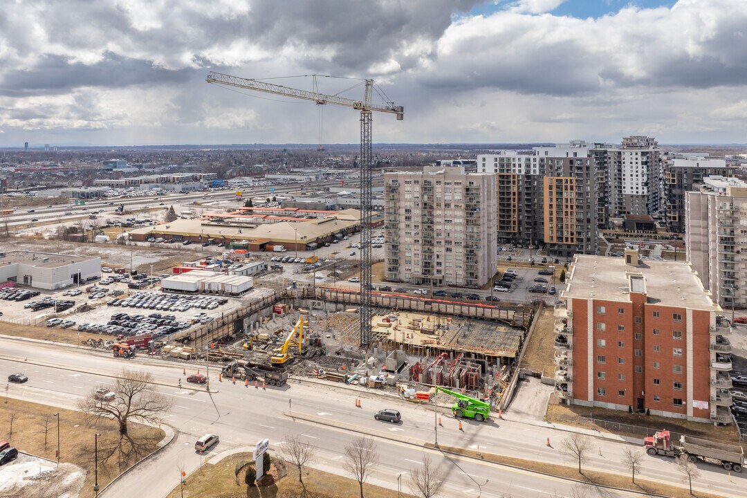 2900 Chomedey Boul in Laval, QC - Building Photo