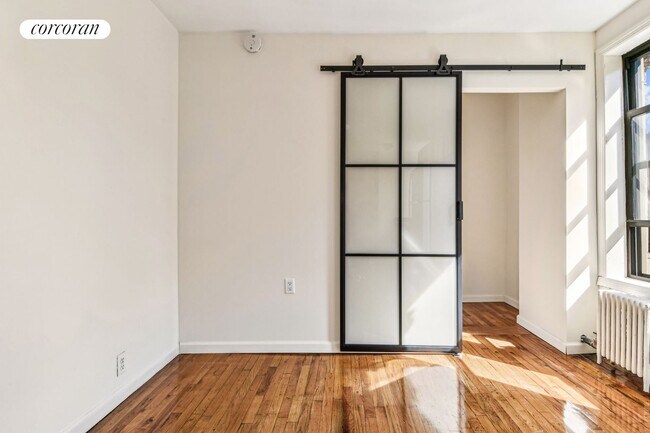 242 E 10th St in New York, NY - Building Photo - Building Photo
