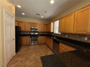 7249 Madarang Ave in Las Vegas, NV - Building Photo - Building Photo