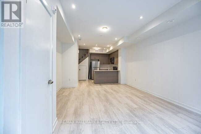 3566 Colonial Dr in Mississauga, ON - Building Photo - Building Photo