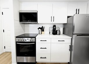 9703-9115 115 Ave NW in Edmonton, AB - Building Photo - Building Photo