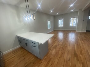 226 River St in Waltham, MA - Building Photo - Building Photo
