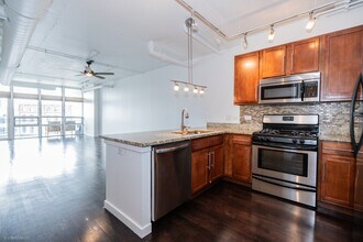 1610 W Fullerton Ave in Chicago, IL - Building Photo - Building Photo