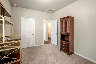 2816 Madison Dr in Conroe, TX - Building Photo - Building Photo