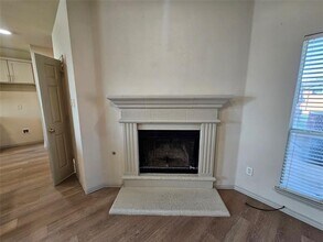 393 Ivan Dr in Lewisville, TX - Building Photo - Building Photo