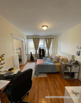 1637 Commonwealth Ave in Boston, MA - Building Photo