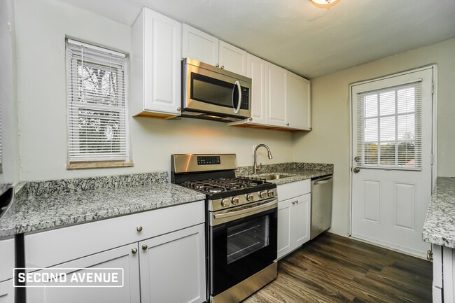 8075 Chaske St in Verona, PA - Foto de edificio - Building Photo