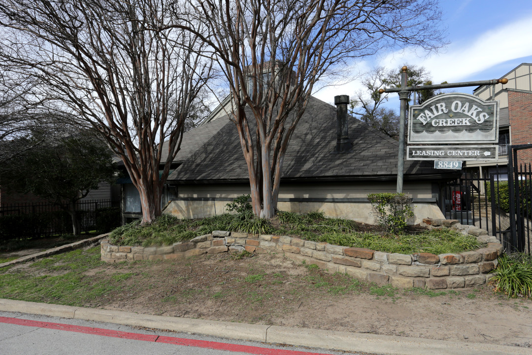 Fair Oaks Creek in Dallas, TX - Building Photo