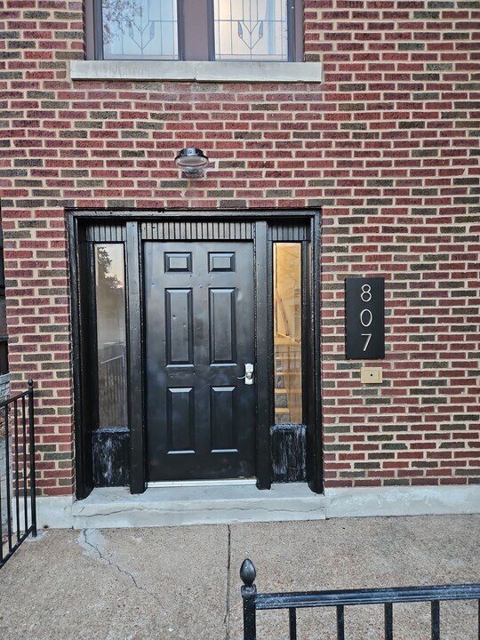 807 Westgate Ave, Unit 1 in University City, MO - Building Photo