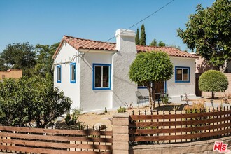 4879 Hartwick St in Los Angeles, CA - Foto de edificio - Building Photo