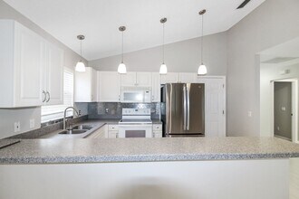 1250 Capri Isles Blvd in Venice, FL - Building Photo - Building Photo
