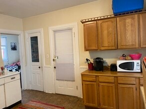 3236 N Bartlett Ave, Unit 2 in Milwaukee, WI - Building Photo - Building Photo