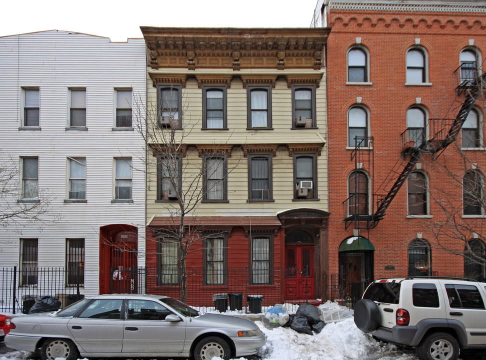 178 Meserole St in Brooklyn, NY - Building Photo