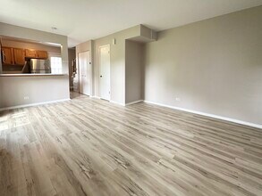 2450 Devonshire Ct in Aurora, IL - Building Photo - Building Photo