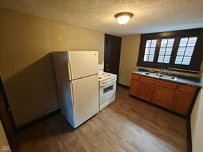 202 E Taylor St in Shelbyville, IN - Building Photo - Building Photo