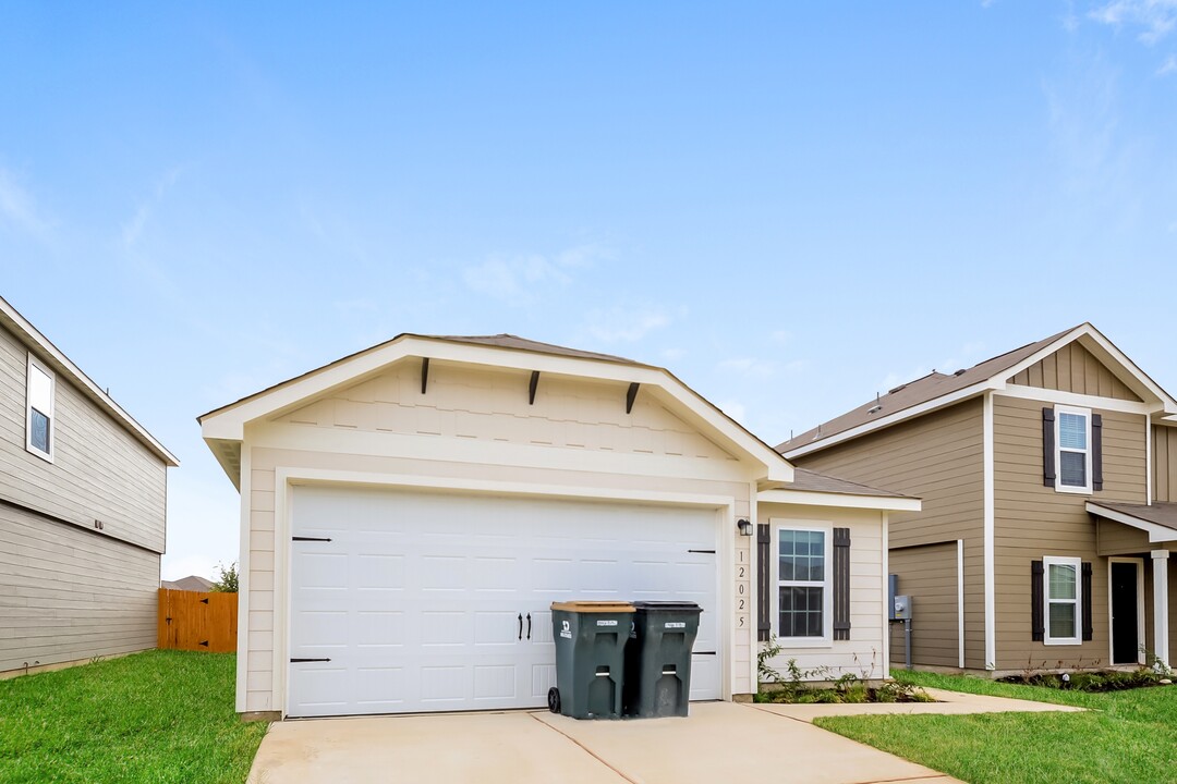 7252 Jebson Pass in San Antonio, TX - Building Photo