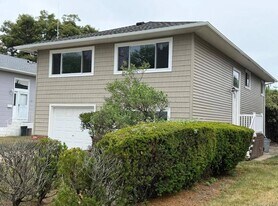 65 Florida in Island Park, NY - Building Photo