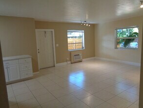 2113 Miami Rd, Unit 4 in Fort Lauderdale, FL - Building Photo - Building Photo
