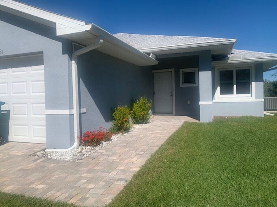 13284 Blytheville Ave in Port Charlotte, FL - Building Photo