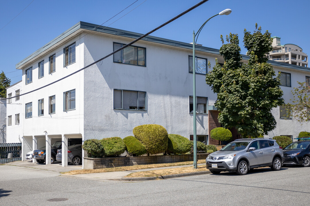 Whitoy Apartments in Vancouver, BC - Building Photo