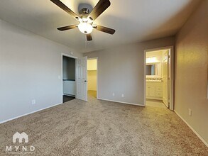 413 W Renee Dr in Phoenix, AZ - Foto de edificio - Building Photo