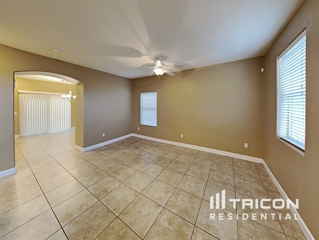 143 Manor House Ave in Las Vegas, NV - Building Photo - Building Photo