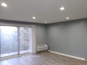 19 Palatine E Rd, Unit 2B in Arlington Heights, IL - Foto de edificio - Building Photo