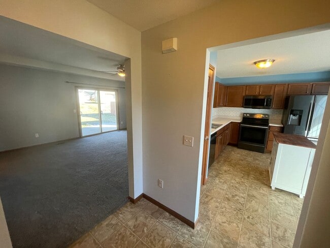 1690 Midsummer Night Cove in Fort Wayne, IN - Foto de edificio - Building Photo
