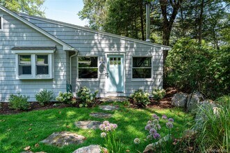 9 S Shore Dr in South Salem, NY - Building Photo - Building Photo