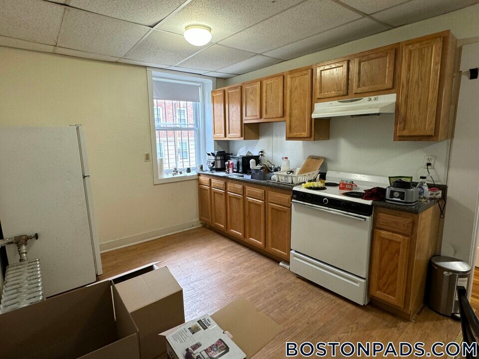 66 Chiswick Rd in Boston, MA - Building Photo