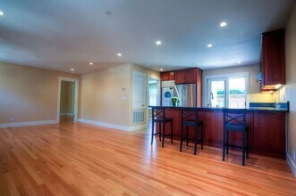 1106 Clinton St in Redwood City, CA - Building Photo - Building Photo