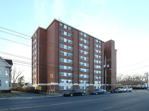 Meadow Hill Apartments in East Hartford, CT - Building Photo - Building Photo