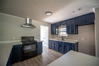 107 N Banks St in Caldwell, TX - Building Photo - Building Photo