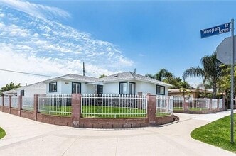 12803 Tonopah St in Arleta, CA - Foto de edificio - Building Photo