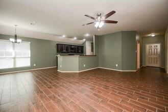 9553 East Woodmark in Conroe, TX - Foto de edificio - Building Photo