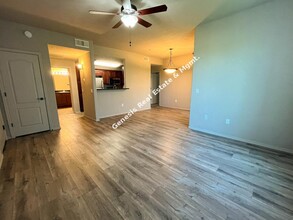 2550 E River Rd in Tucson, AZ - Foto de edificio - Building Photo