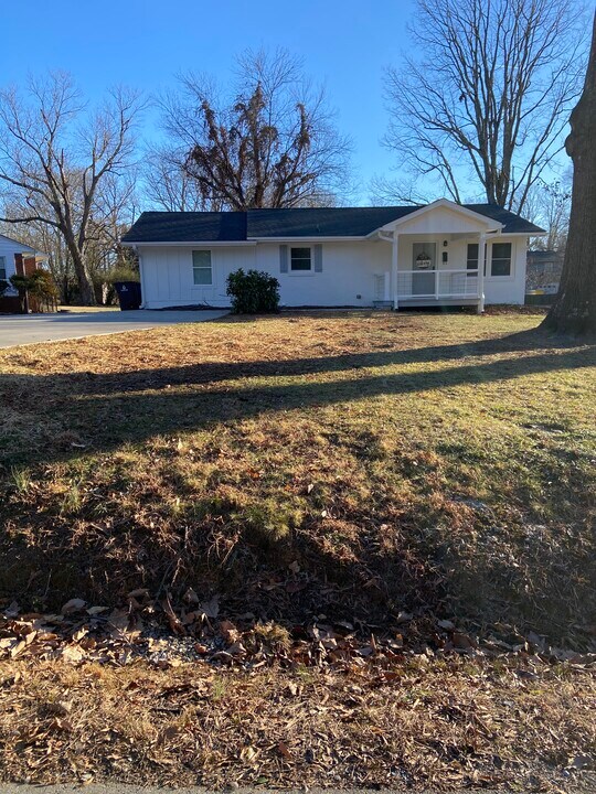 110 Friendship Cir in Winston-Salem, NC - Foto de edificio