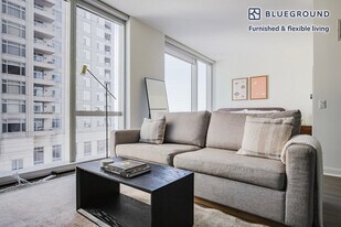 500 N Lake Shore Dr in Chicago, IL - Building Photo