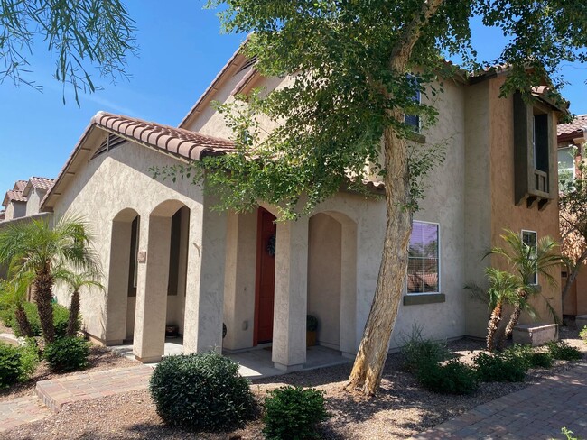 7104 S 48th Glen in Phoenix, AZ - Foto de edificio - Building Photo