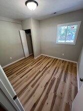 211 McLain Ave in Newton, KS - Foto de edificio - Building Photo