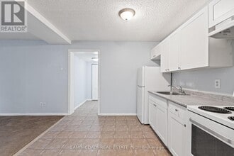 15 Faulkner St in Orangeville, ON - Building Photo - Building Photo