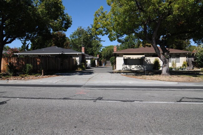 3157-3159 Alma St in Palo Alto, CA - Foto de edificio - Building Photo